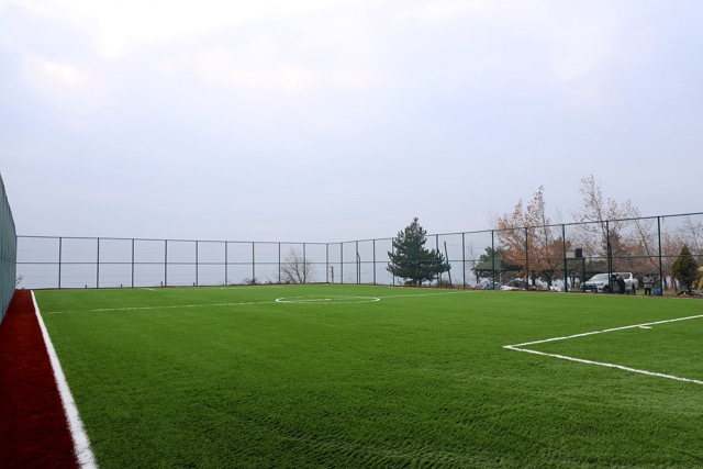 Bayat ve Eşme'deki yeni spor tesislerinde son aşamaya gelindi