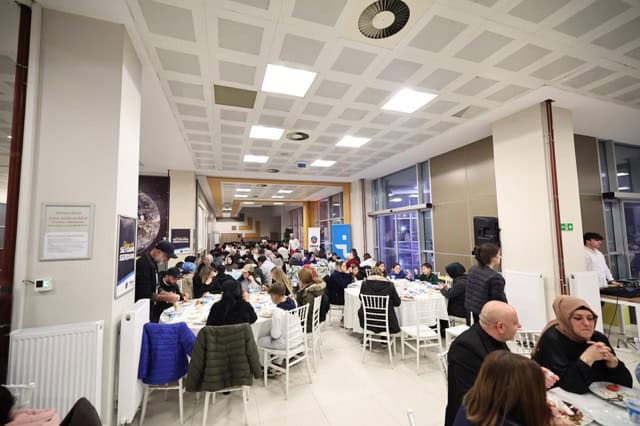 Serdivan’da Dünya Yetimler Günü’nde Yetim Çocuklar ve Aileleri Onuruna İftar Programı Gerçekleştirildi