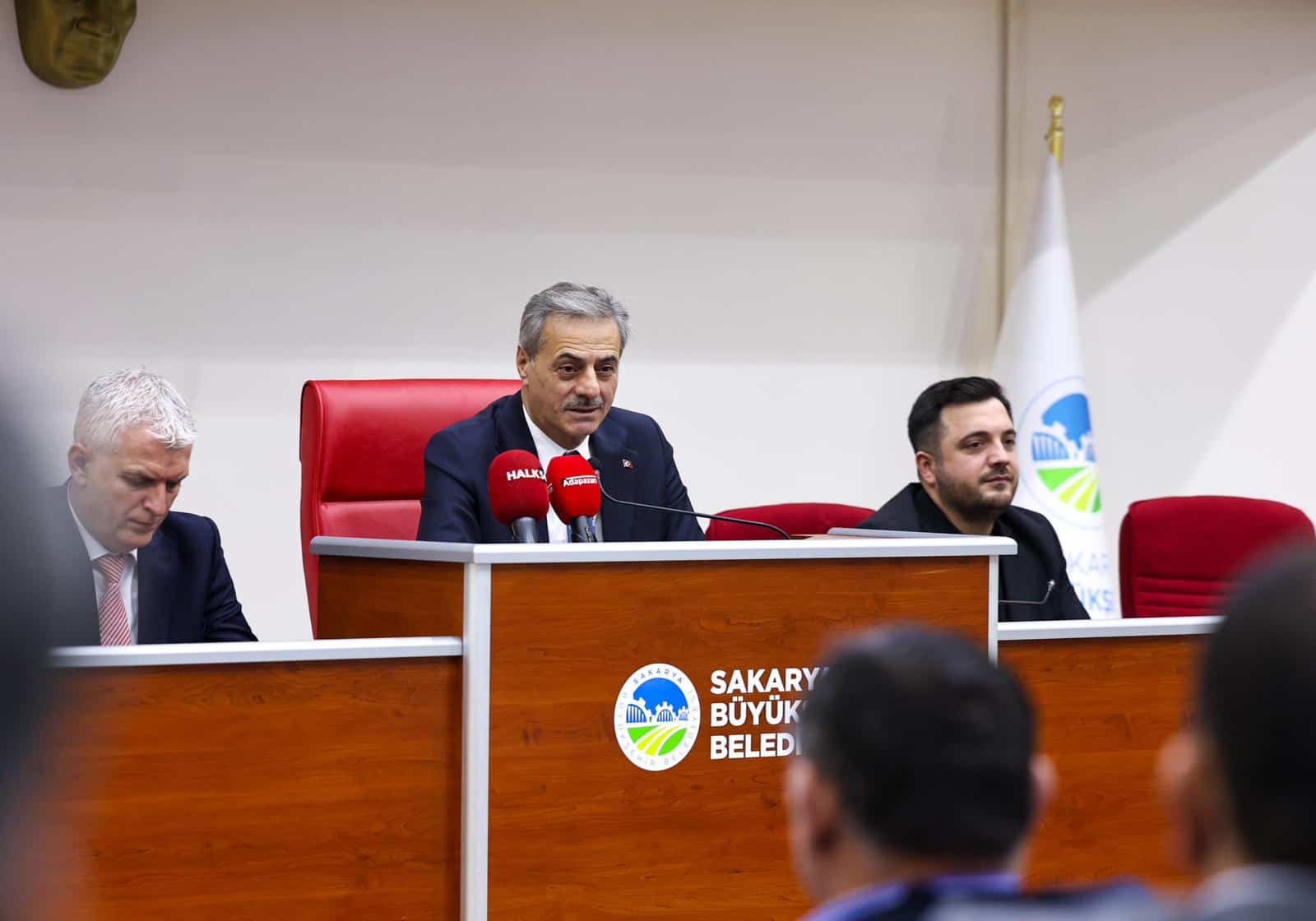 Başkan Yusuf Alemdar, Sakarya Meclisi’nde Hizmet Projelerini ve Uyum Mesajını Paylaştı