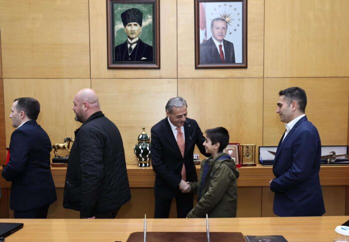 Başkan Yusuf Alemdar, Büyükşehir Belediyesi Personeliyle Ramazan Bayramı Programında Bir Araya Geldi