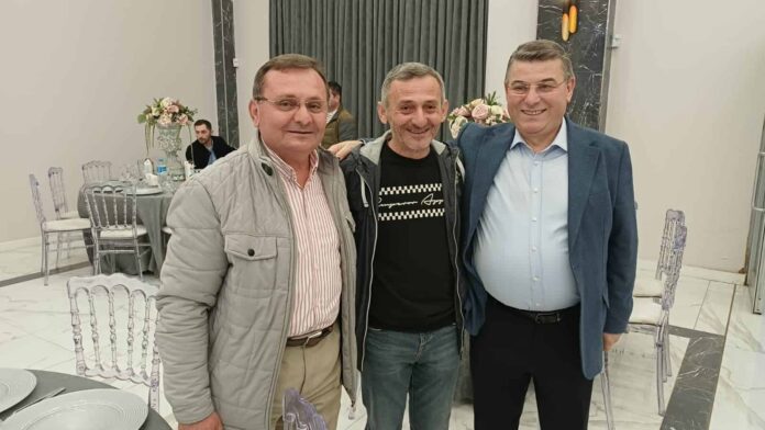 Özlem Haldızoğlu ve Mehmet Akkaya'nın kına gecesinde Sakarya protokolü bir araya geldi