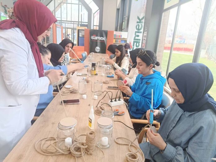 Sakarya'da Ramazan Ayında SAMEK Atölyeleri Gençlerin Yaratıcılığını ve El Becerisini Destekledi