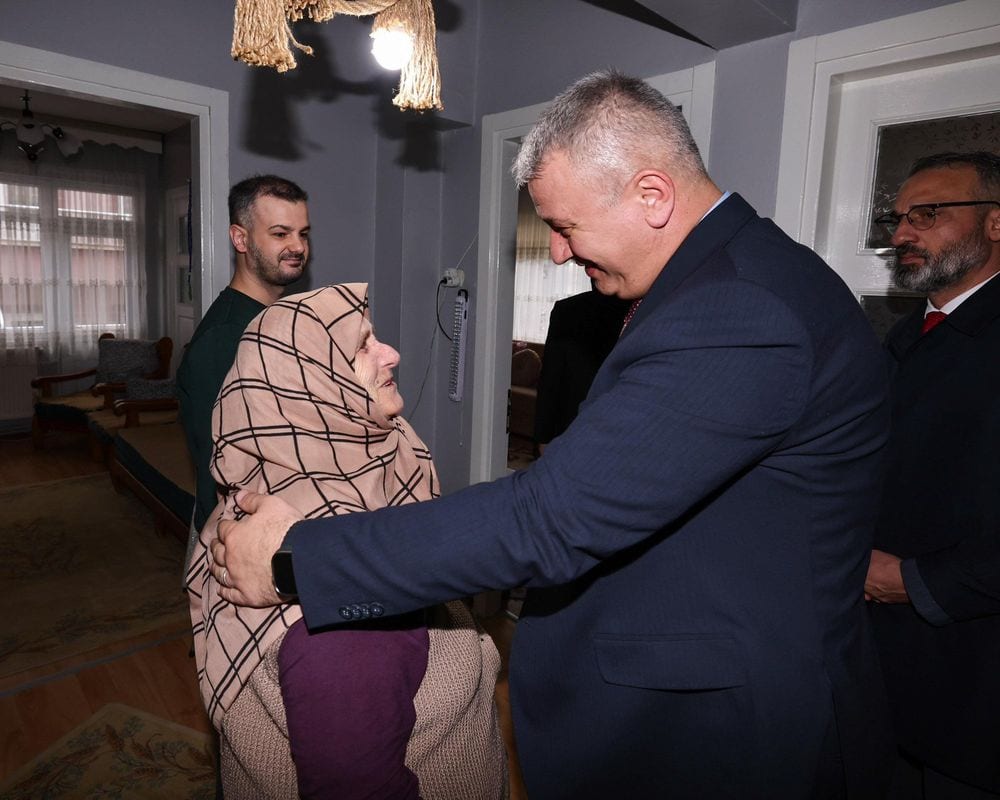 Serdivan Belediyesi’nden Yaşlılar Haftası’nda Büyüklerimize Vefa Ziyaretleri Gerçekleştirildi