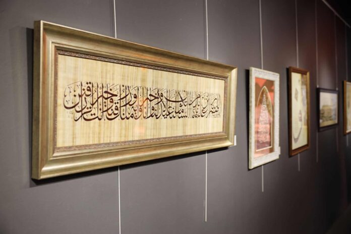 OSM'de Açılan 'Nebi Mirası: Dua' Hat Sergisi Sanatseverlerden Yoğun İlgi Gördü