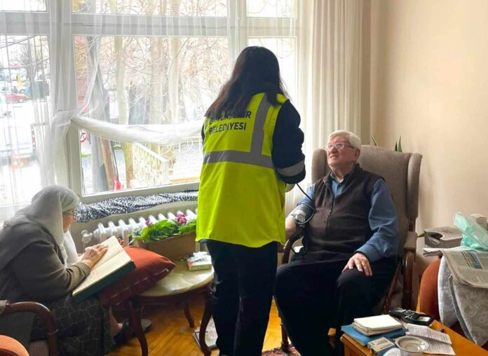 YADEM, Sakarya'nın 16 ilçesinde her gün yaşlılara yerinde destek sağlıyor