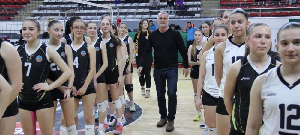 Serdivan Belediyesi Spor Kulübü Yıldız Kızlar Voleybolunda Başarıyla Damga Vurdu