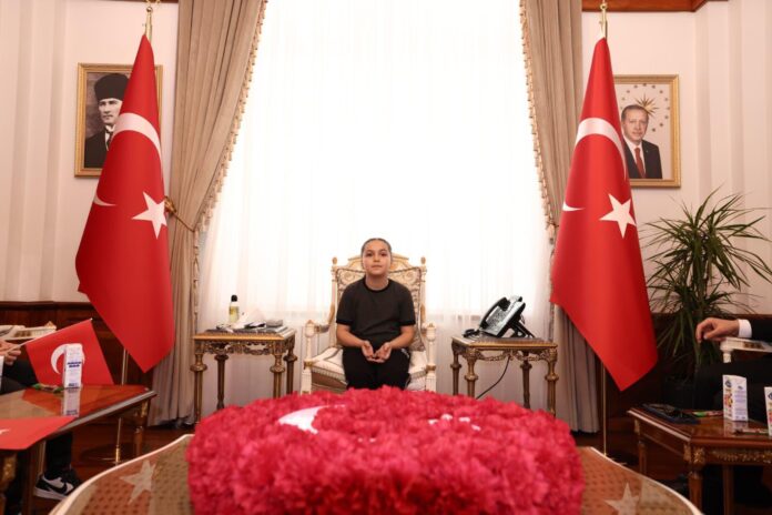 Sakarya'da 23 Nisan Kutlamalarında Çocuklar Valilikte Temsili Yönetimde Yer Aldı