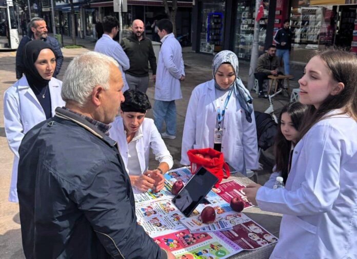 Akyazı’da Sağlık Sokağı Etkinliğiyle Toplumda Erken Tanı ve Bilinçlendirme Çalışmaları