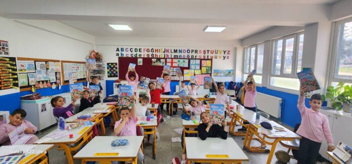 Sakarya’da Bilim Tohumları Projesiyle Kırsaldaki Öğrencilere Nisan Ayı Bilim Çocuk Dergisi Teslim Edildi