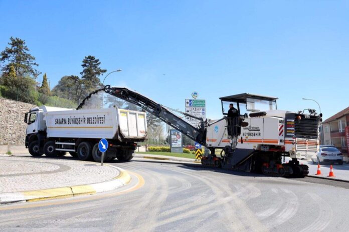 Sakarya’da Asfalt Sezonu Öncesi Ana Güzergahlarda Yol Yenileme Başladı