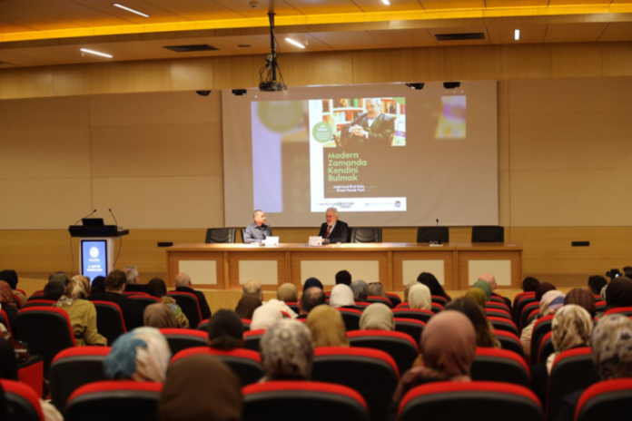 Prof. Dr. Mahmut Erol Kılıç Sakarya’da Modern Zamanda Anlam ve Kendini Tanıma Üzerine Konuştu