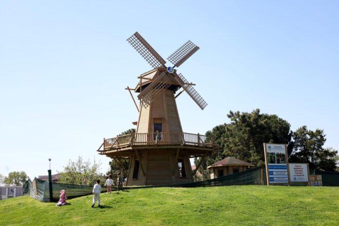 Aziz Duran Parkı’ndaki Tarihi Çark’ta ve Yel Değirmeninde Yenileme Çalışmaları Sürüyor