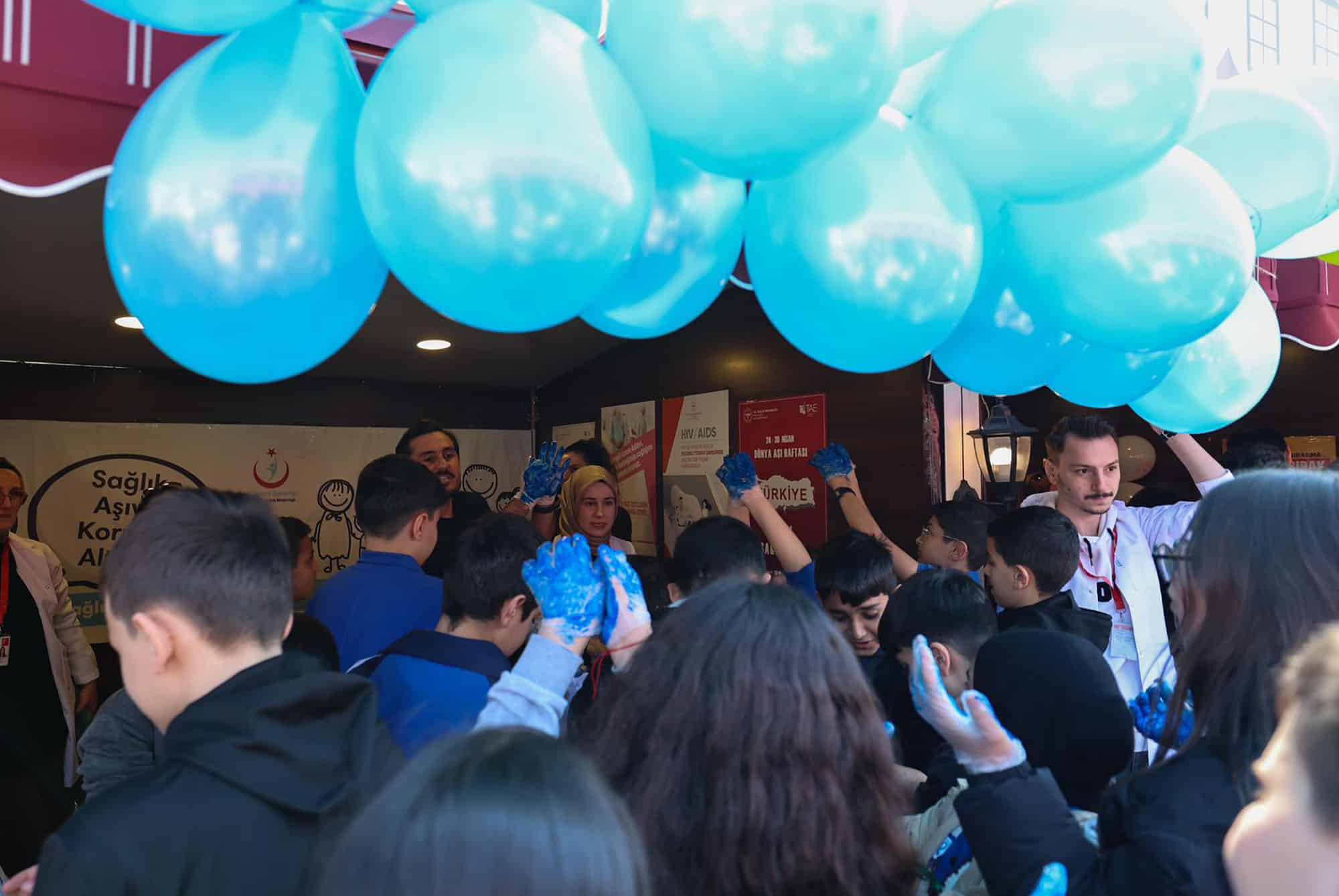 Sakarya Atatürk Bulvarı’nda Açılan Sağlık Sokağı Vatandaşlara Geniş Kapsamlı Danışmanlık ve Bilgilendirme Sağlıyor