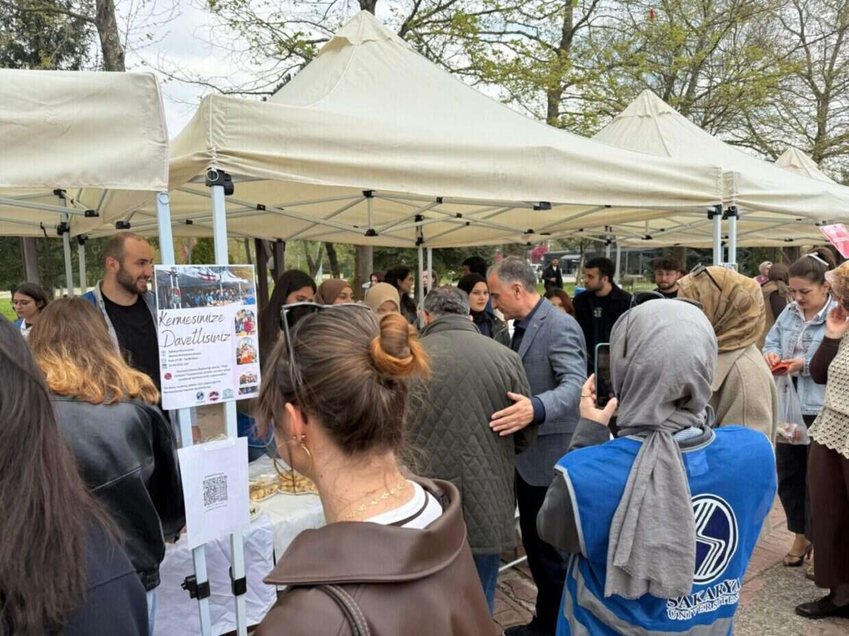 Sakarya Üniversitesi'nde Öğrenci ve Personelden İhtiyaç Sahibi Aile İçin Kermes Desteği