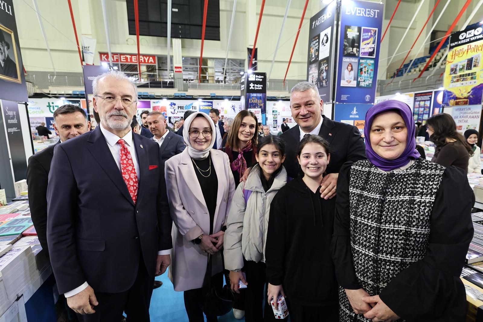 Serdivan 2. Kitap Fuarı Kültürseverlerin Yoğun Katılımıyla Başladı