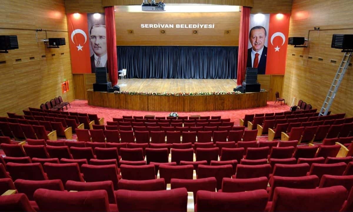 Serdivan Kongre ve Konferans Salonu Yenilenen Donanımıyla Hizmete Başladı