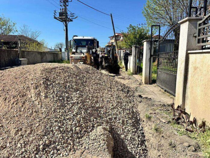 Serdivan Aralık Mahallesi Türkoğlu Caddesi’nde Yağmur Suyu Altyapısı Güçlendiriliyor