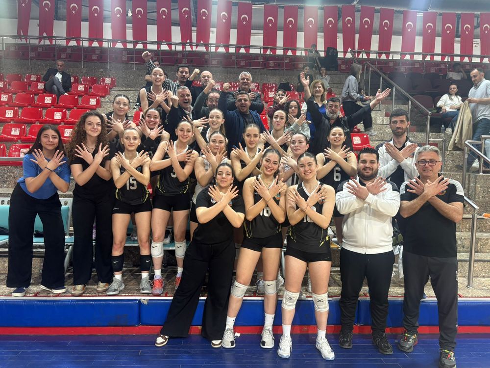 Serdivan’ın Genç Voleybolcuları Marmara Bölge Şampiyonası’nda Başarıyla Yarı Finale Yükseldi