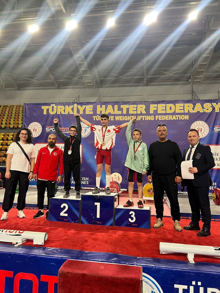 Serdivanlı Muhammed Asım Ay’dan Minikler Halter Şampiyonası’nda Başarı