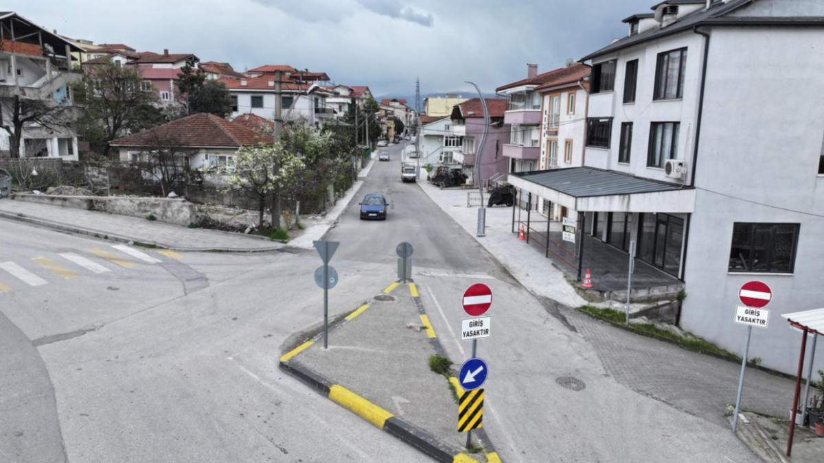 Adapazarı Kışla Caddesi’nde Trafik Akışında Tek Yön Uygulaması Başladı